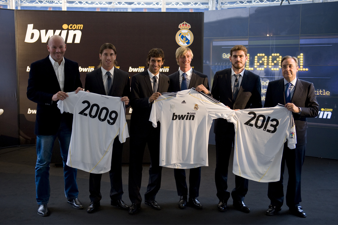 Открытие спонсор. Bwin Спонсор Реала. Спонсор Реал Мадрид bwin. Встреча спонсоров. Спонсоры фон.