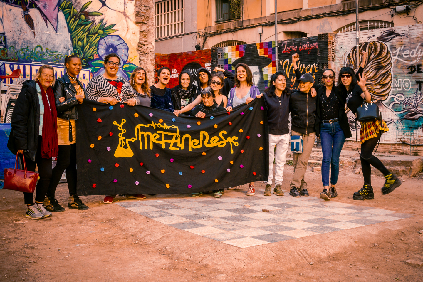 Imatge de grup de les Metzineres a l’Àgora Juan Andrés Benítez
