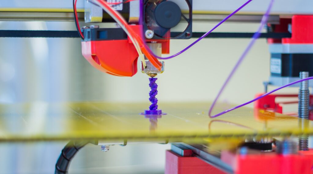 L'ús de les impressores 3D es va començar a democratitzar a partir de l'any 2005