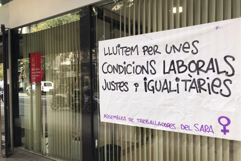 Les treballadores municipals d'atenció a victimes de violència masclista denuncien l'abandonament de l'Ajuntament de Barcelona