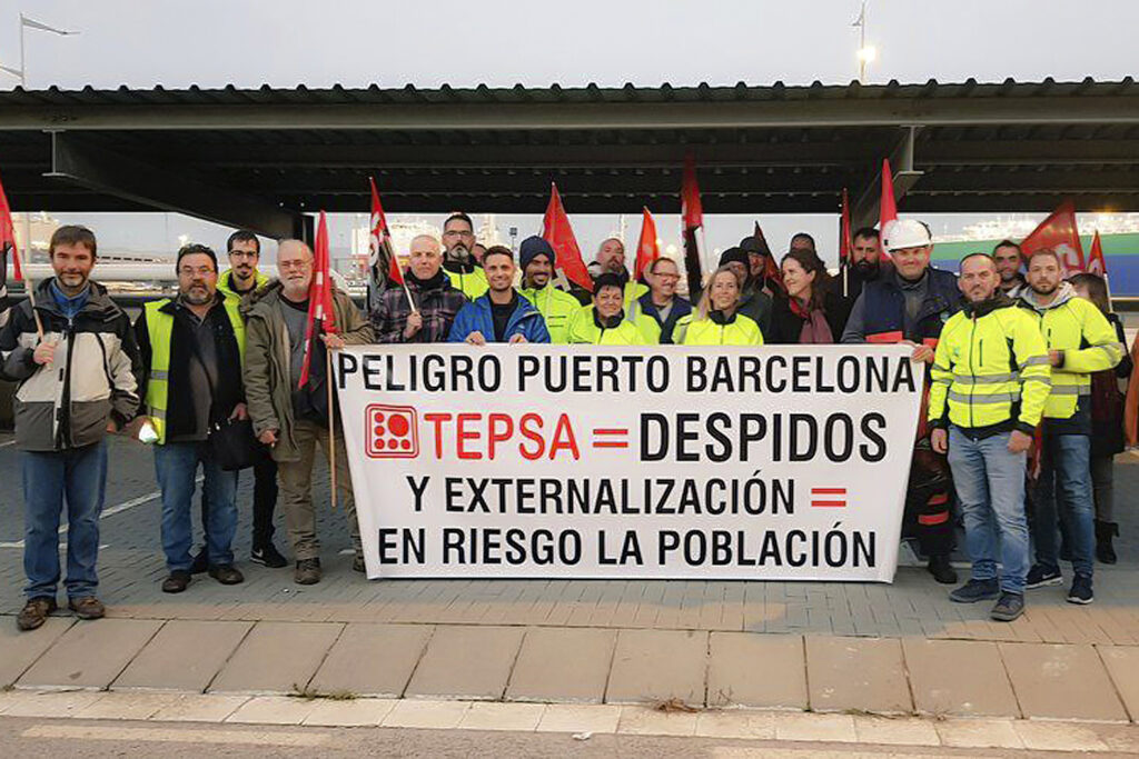 Denuncies d'inseguretat i acomiadaments injustificats al moll d'inflamables del port de Barcelona