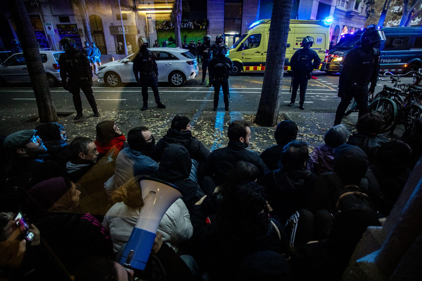 El dispositiu policial i les solidàries a l'Eloise