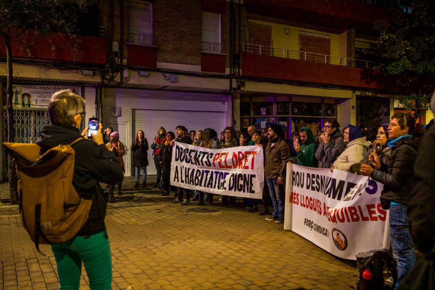 Ni col·laborar ni mirar cap a una altra banda